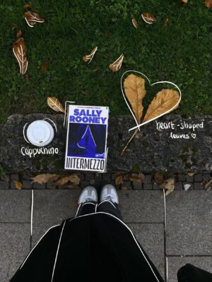 Lookbook book klub: Sally Rooney fenomen i zašto jedva čekamo pročitati Intermezzo