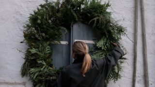 Adventski vijenac: nikad lakše DIY ideje, ali i ljepše gotove dekoracije