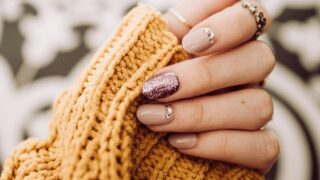Svečane manikure: ove godine vladaju obrnuti french i jedan neobičan spoj!