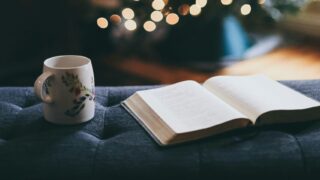 BookTok favoriti i cozy klasici za savršene blagdanske kućne večeri