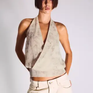 Top na preklop s američkim izrezom, BERSHKA