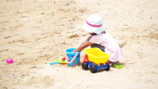 Sve što djeci ovog ljeta zaista treba stane u jednu torbu za plažu