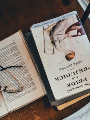 Lookbook book klub: Dark academia naslovi koji će vas vratiti u školske klupe