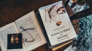 Lookbook book klub: Dark academia naslovi koji će vas vratiti u školske klupe